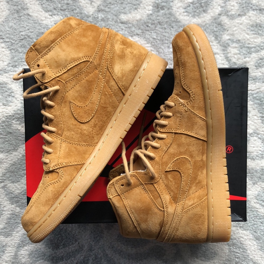 Nike Air Jordan 1 mens 9.5 retro wheats high golden harvest like new in box